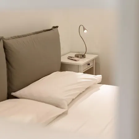 Via Annibale Caccavello 10 - Piano Terra *